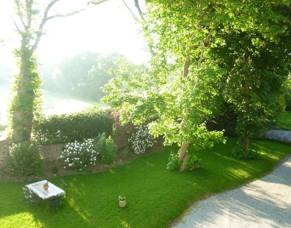 Chateau Bily B&B Hotel La Chèze Konukevi